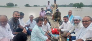 बाढ़ पीड़ितों के दुख दर्द के साथ खड़े हुए प्रमुख प्रतिनिधि मोo अजहरुद्दीन– बोले, हर घर तक पहुंचेगी मदद, चैन से नहीं बैठूंगा"*